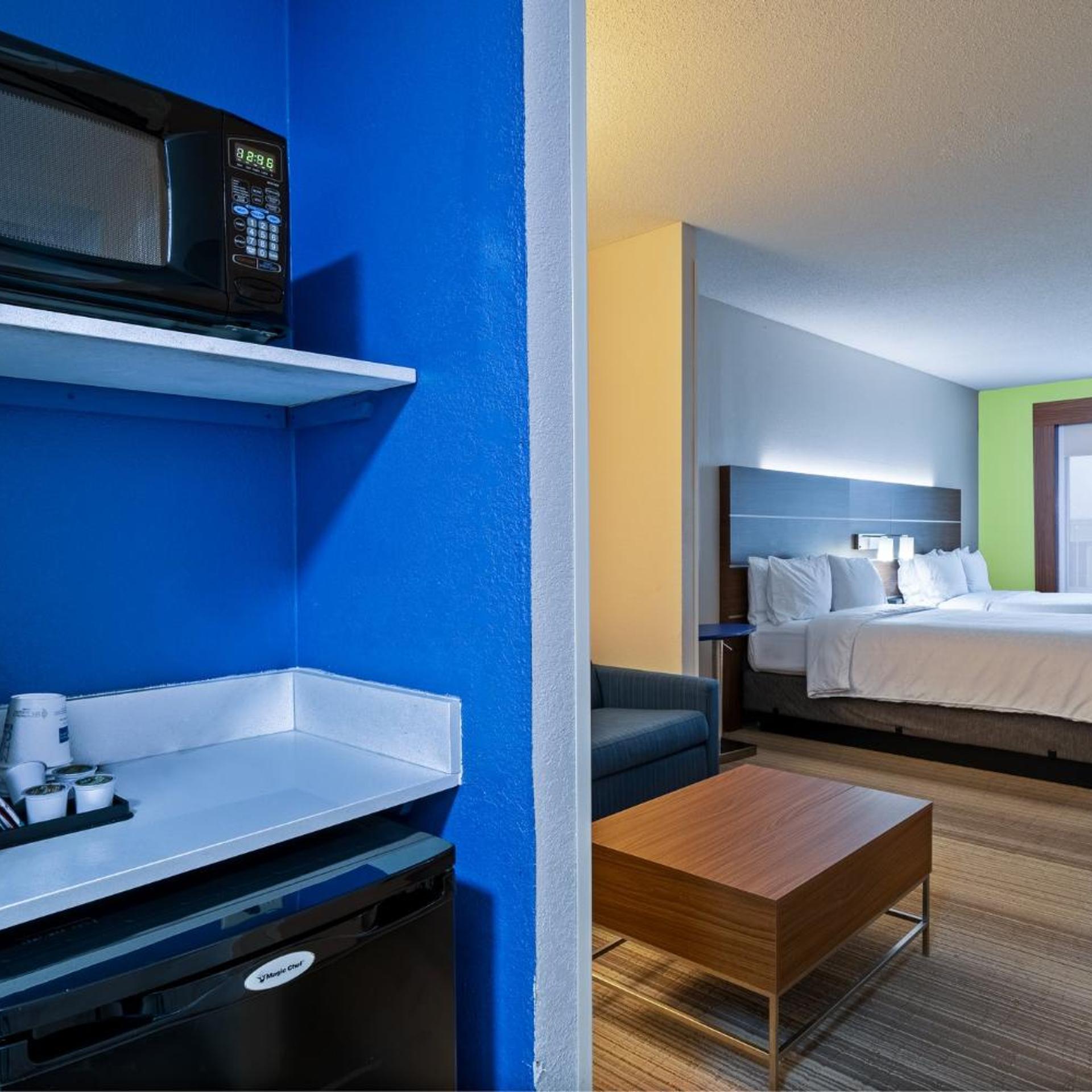 holiday inn express hotel and suites woodbridge by ihg