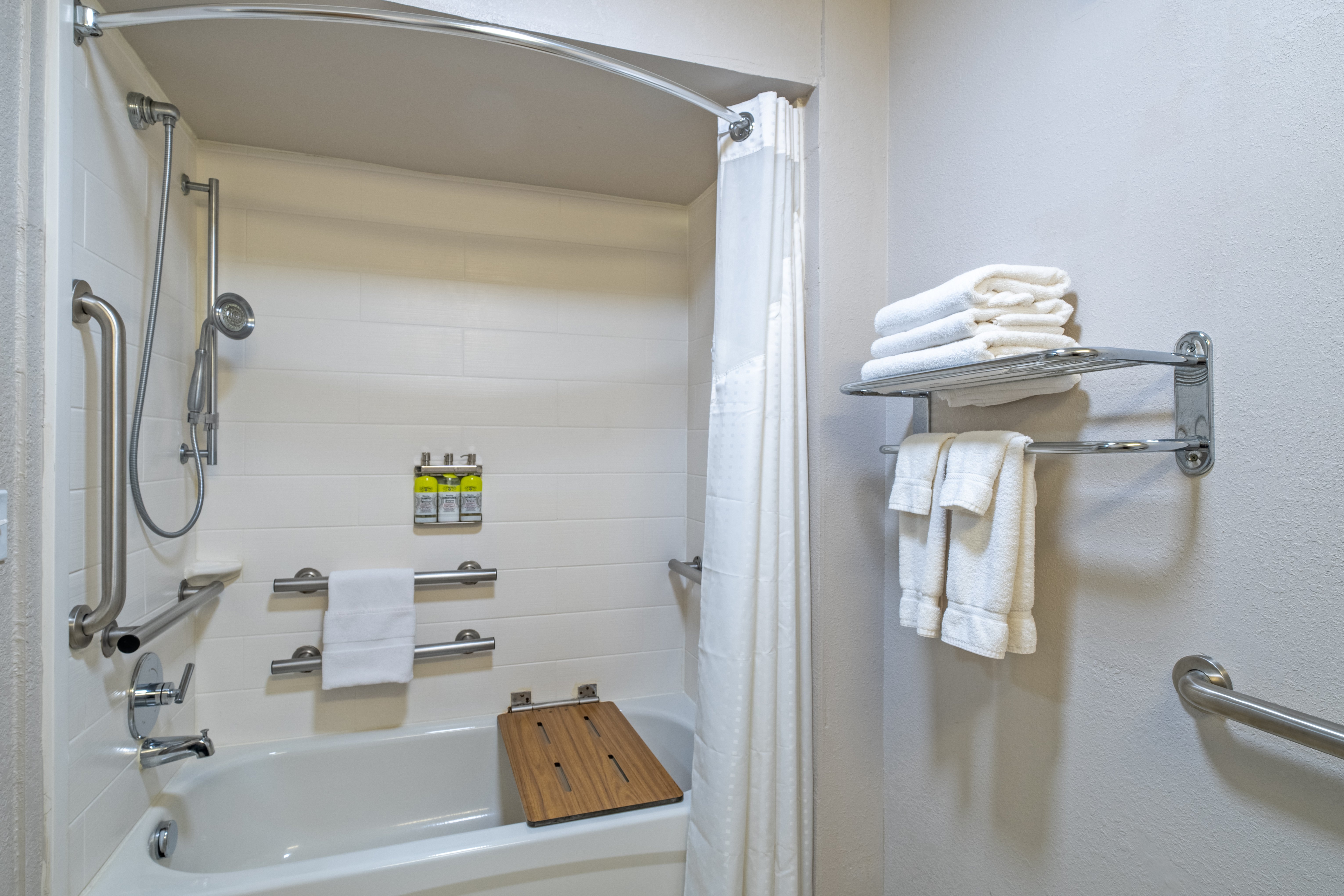 holiday inn express hotel and suites woodbridge by ihg