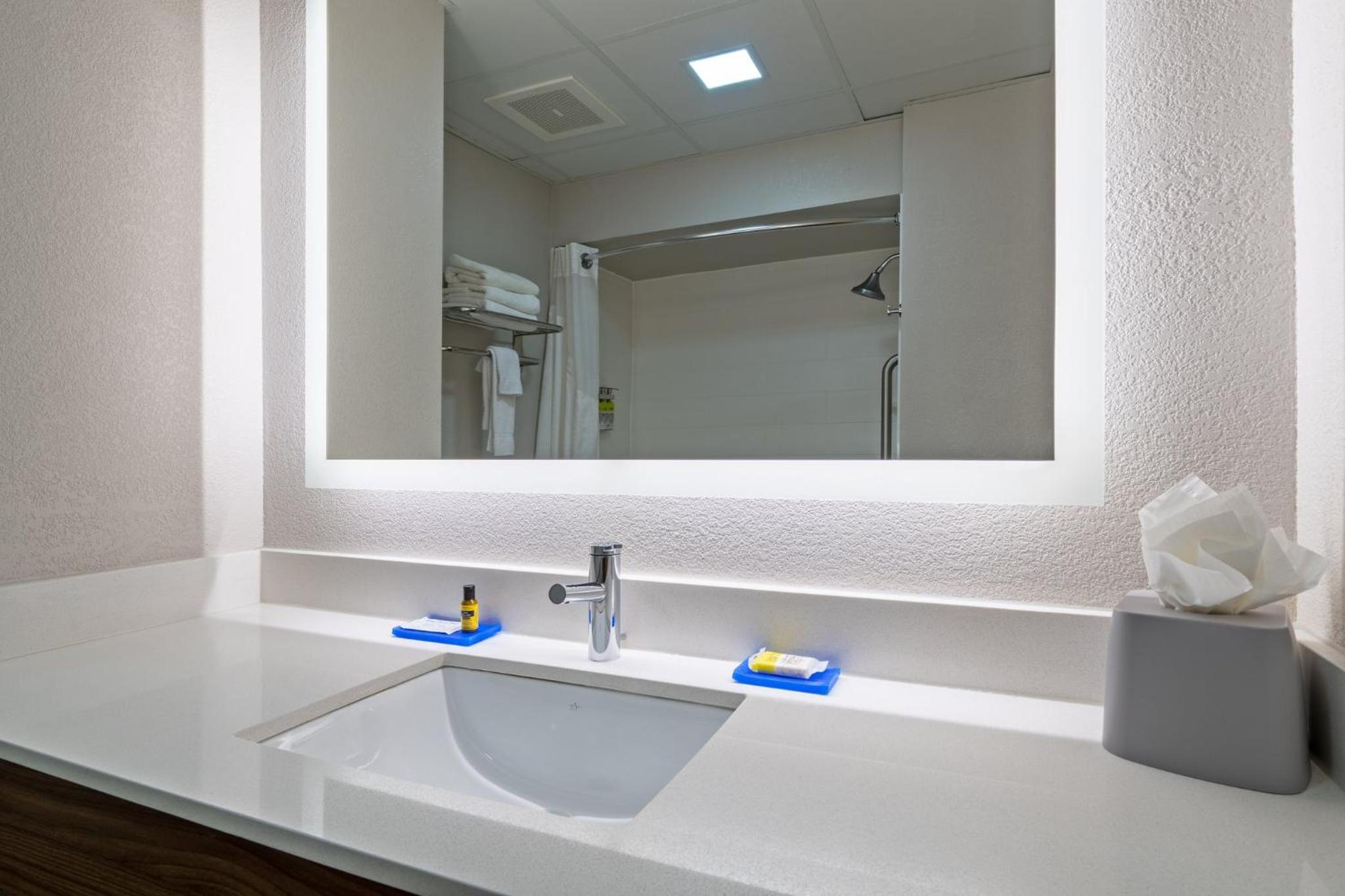 holiday inn express hotel and suites woodbridge by ihg