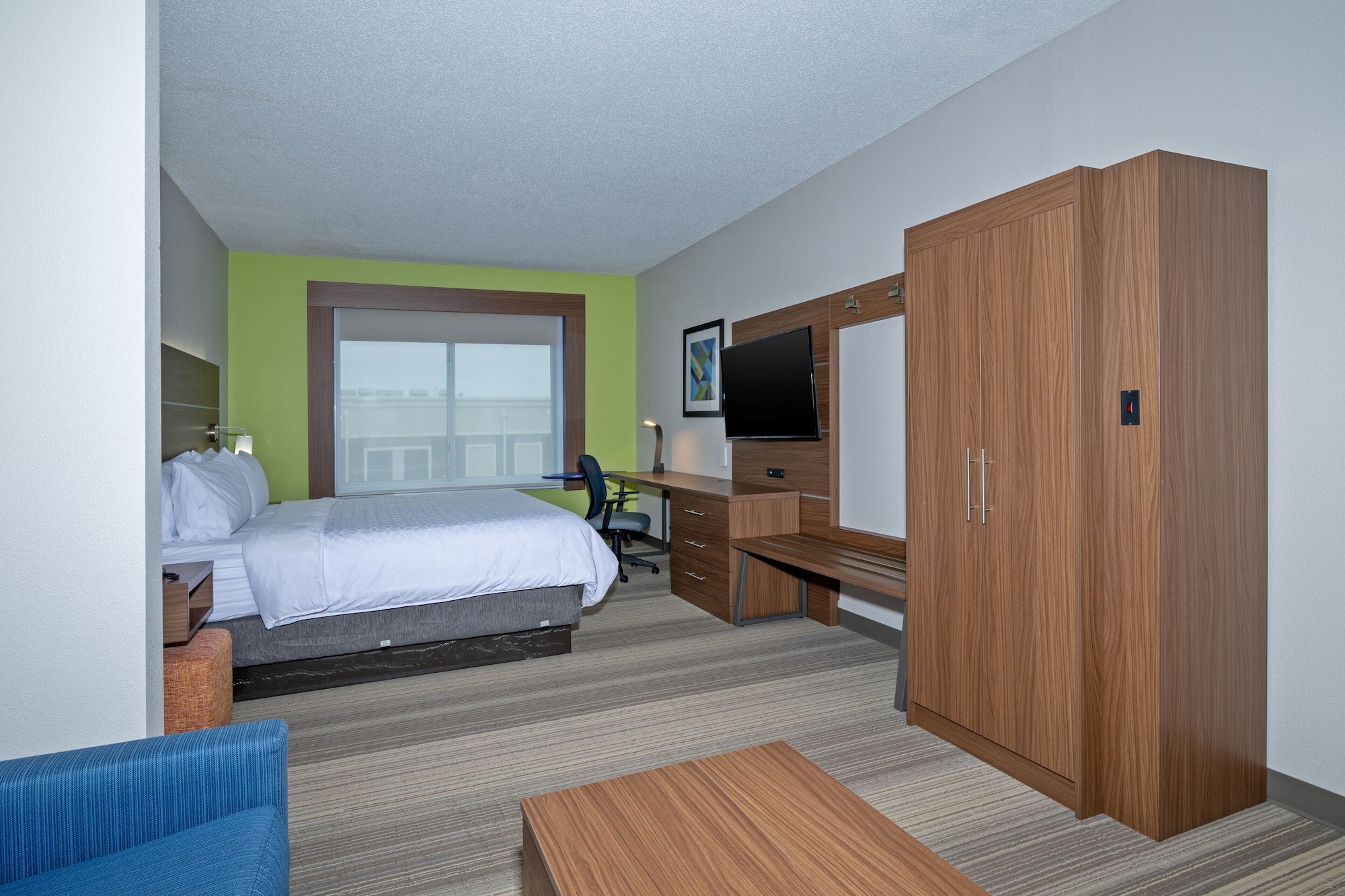 holiday inn express hotel and suites woodbridge by ihg