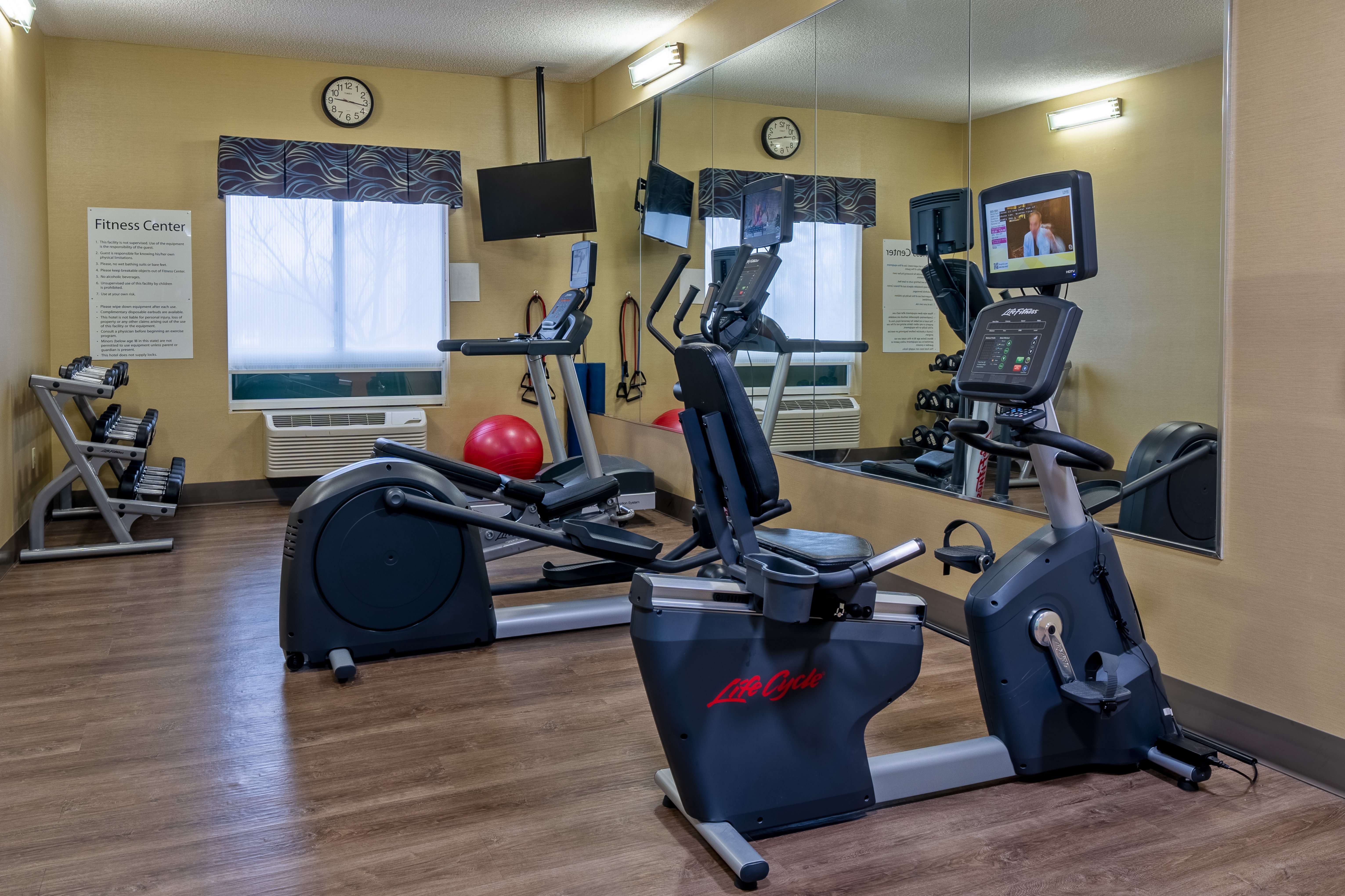 holiday inn express hotel and suites woodbridge by ihg