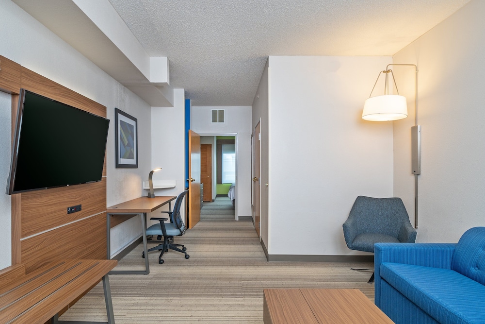 holiday inn express hotel and suites woodbridge by ihg
