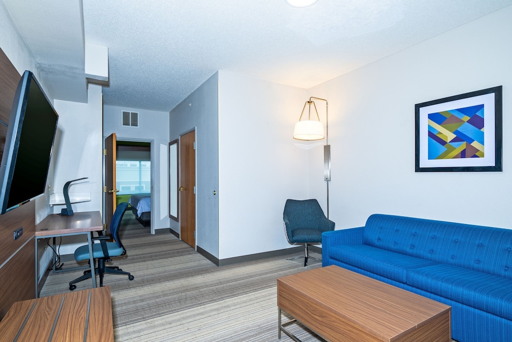 holiday inn express hotel and suites woodbridge by ihg