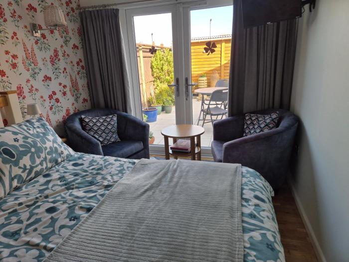 flower garden studio in sheringham cycle friendly