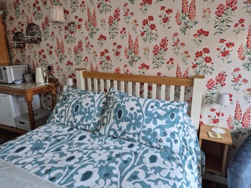 flower garden studio in sheringham cycle friendly