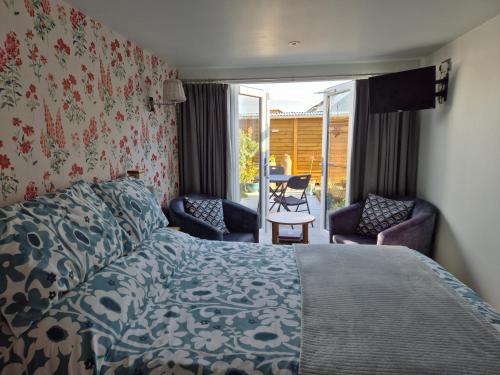 flower garden studio in sheringham cycle friendly