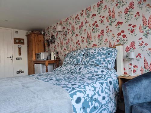 flower garden studio in sheringham cycle friendly