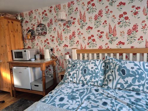flower garden studio in sheringham cycle friendly