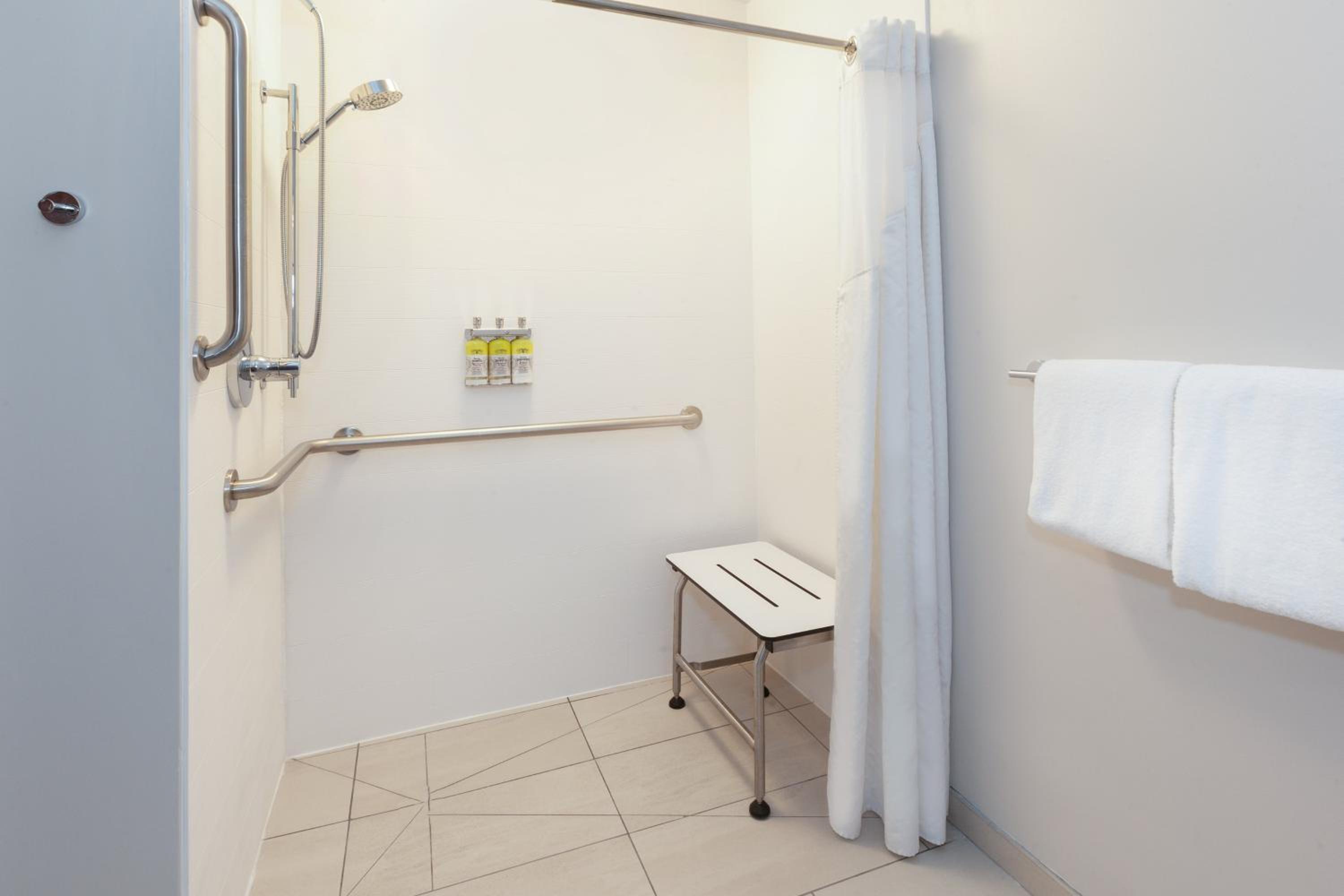 holiday inn express hotel and suites woodhaven by ihg