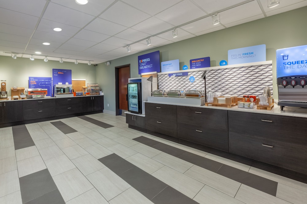 holiday inn express hotel and suites woodhaven by ihg