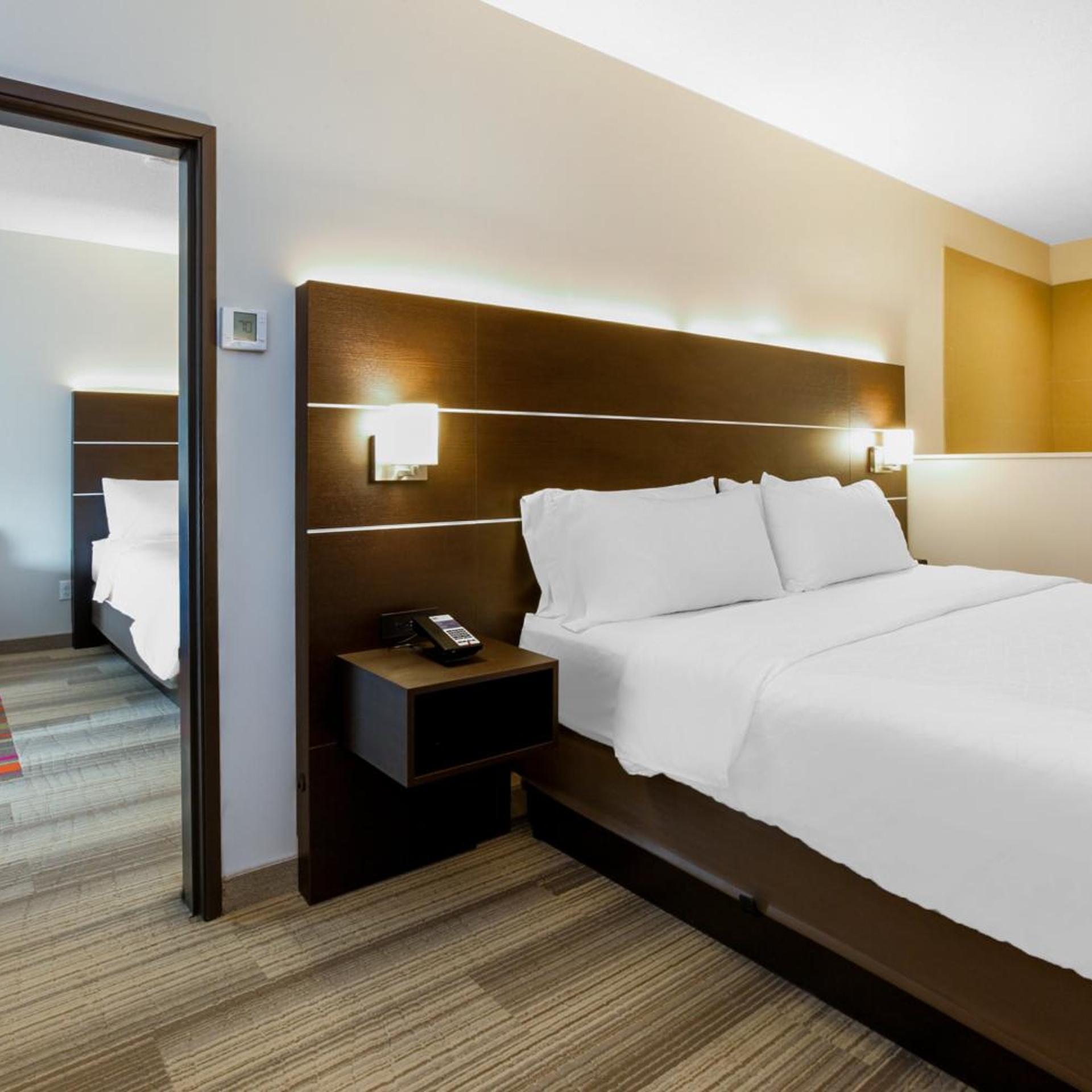 holiday inn express hotel and suites woodhaven by ihg