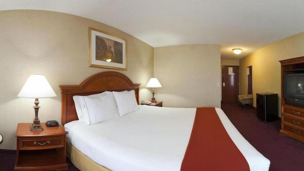holiday inn express hotel and suites woodhaven by ihg