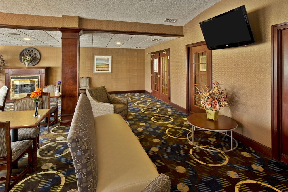 holiday inn express hotel and suites woodhaven by ihg