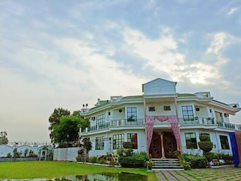 garden resorts and hotel