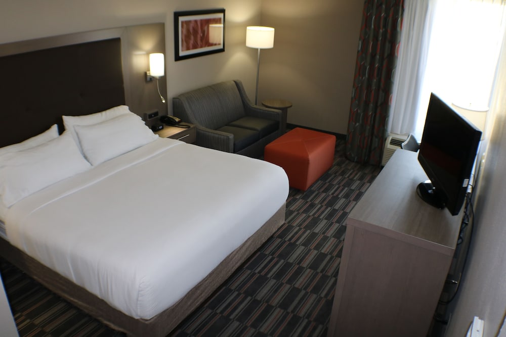 holiday inn express woodstock shenandoah valley by ihg