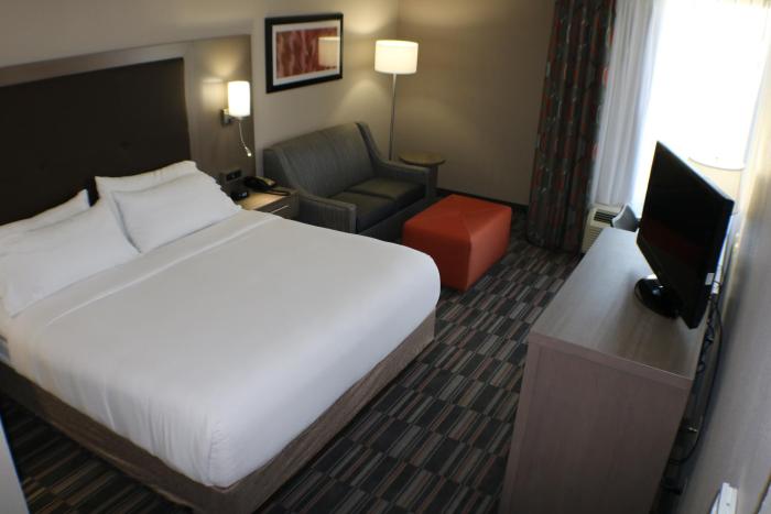 holiday inn express woodstock shenandoah valley by ihg