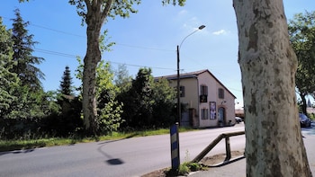 16 Bis-Gîte-Hôtel-Appartement,16 Av. D'albi,3 star