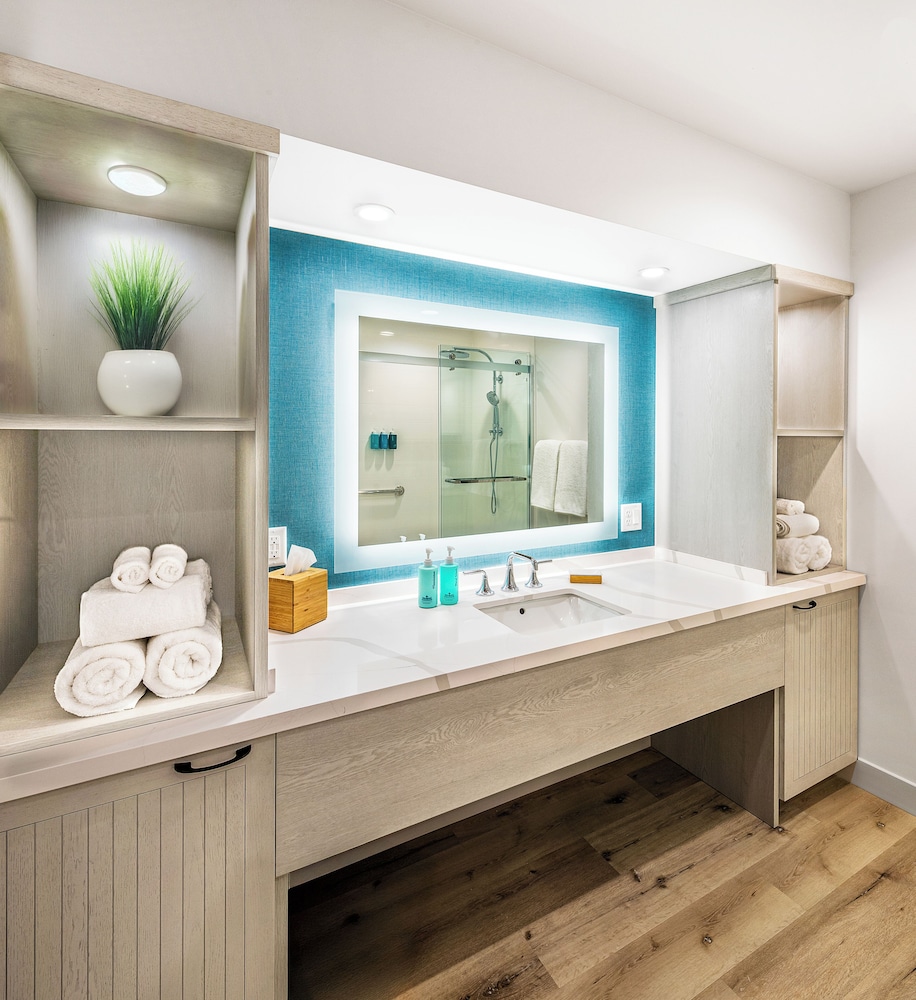 compass hotel by margaritaville