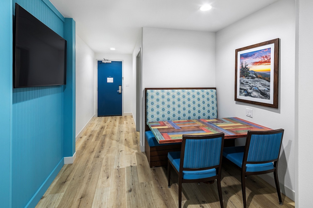 compass hotel by margaritaville