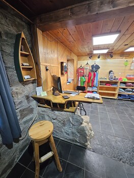 Timber Trail Lodge,,2 star