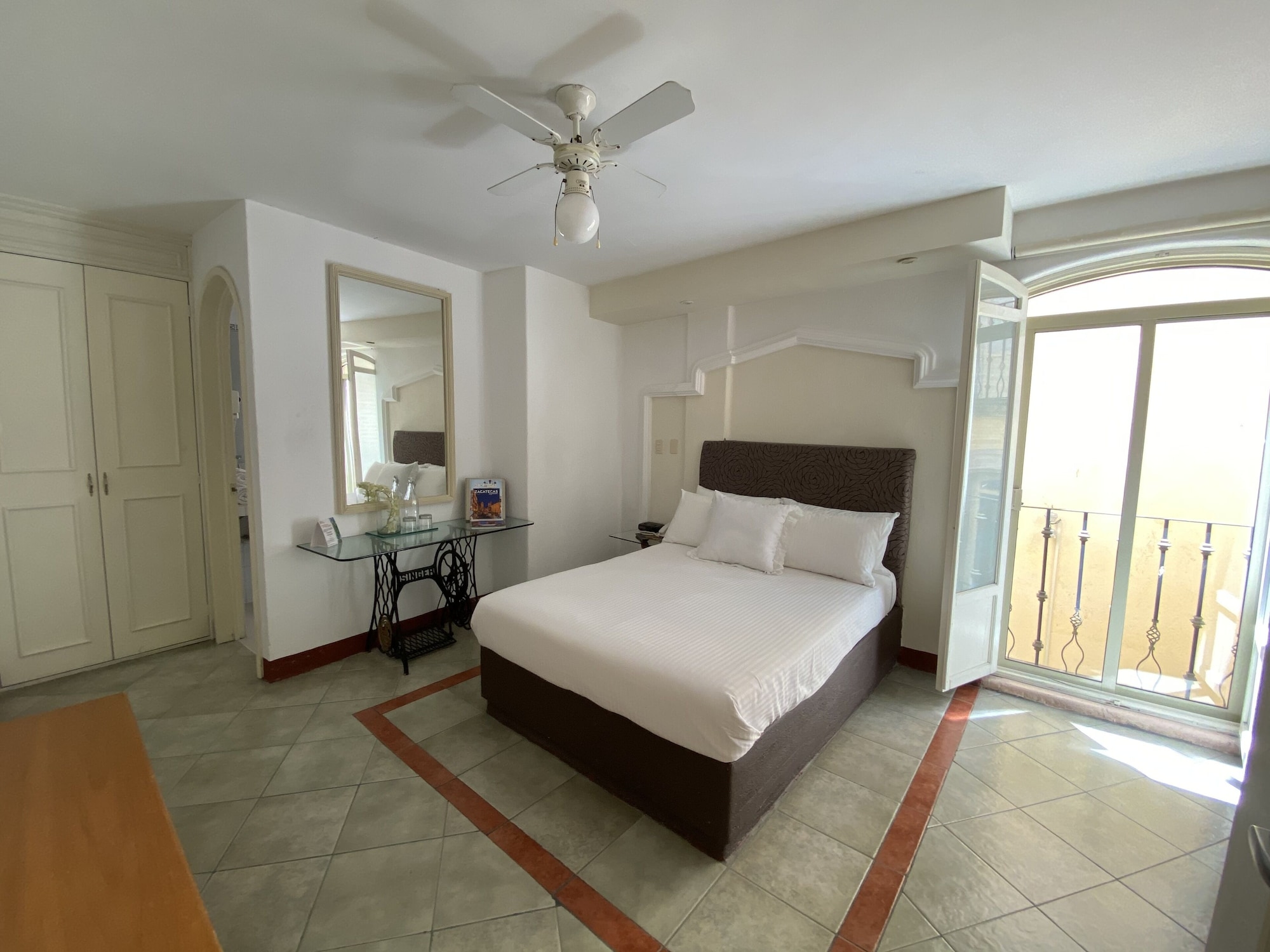 hotel casona los vitrales