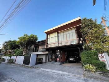 Going Grand Hotel,,3 star