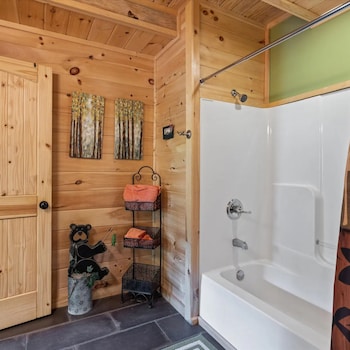 Pigeon Forge I Hot Tub I Theatre I Walk To Parkway,2713 Alps Way,2 star