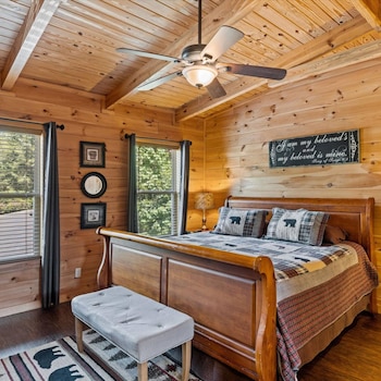 Pigeon Forge I Hot Tub I Theatre I Walk To Parkway,2713 Alps Way,2 star