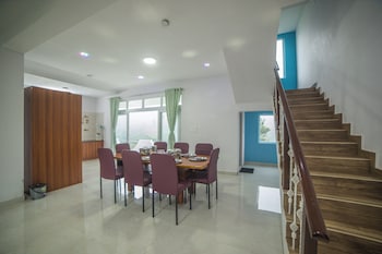 Akshu's Nest,,2 star