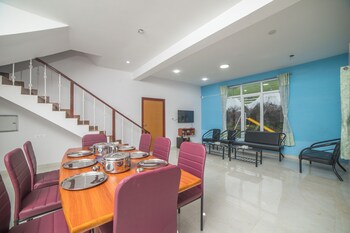 Akshu's Nest,,2 star