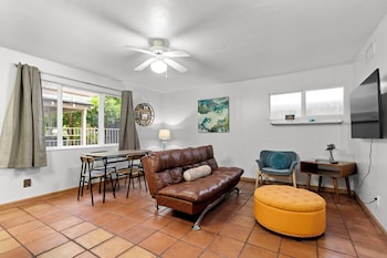 Sunlit Palm Cottage In Uptown Phoenix,515 E Oregon Ave,4 star