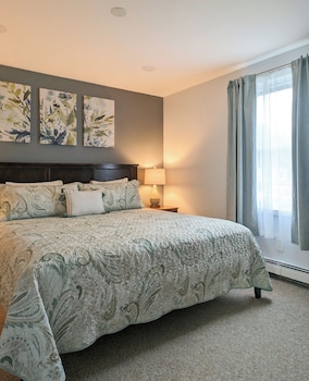 Woodland Apartments-Acadia National Park,,3 star