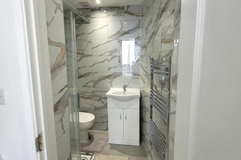 Tranquil Studio Retreat With Free Parking,,3 star