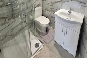 Tranquil Studio Retreat With Free Parking,,3 star