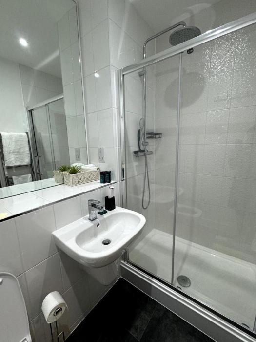 cozy bracknell apartment with modern amenities