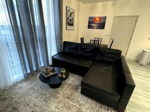 cozy bracknell apartment with modern amenities