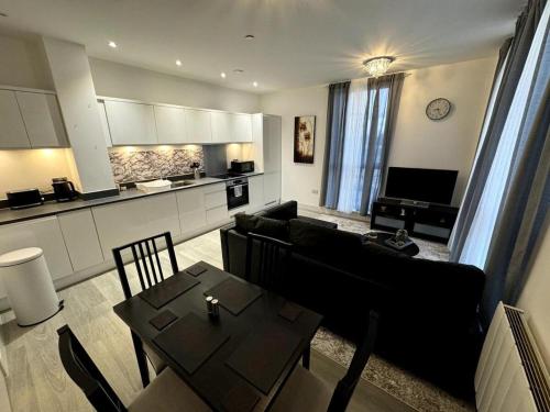 cozy bracknell apartment with modern amenities