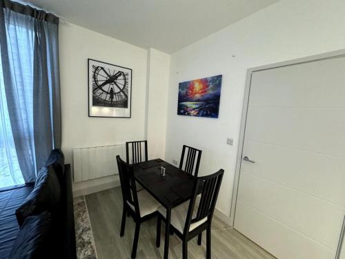 cozy bracknell apartment with modern amenities