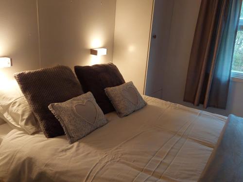 number 8 lodge caer beris