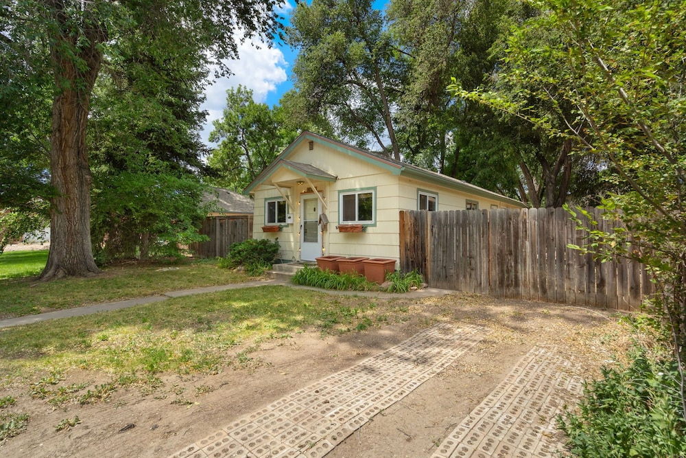old town retreat w vintage flair near csu bikes