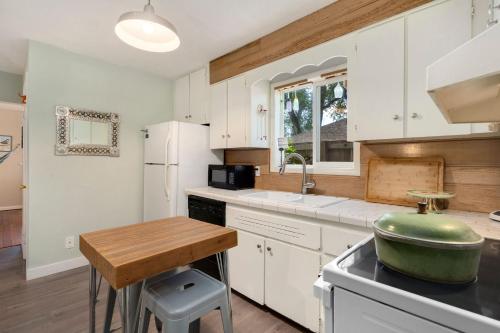 old town retreat w vintage flair near csu bikes
