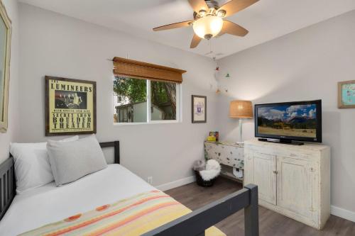 old town retreat w vintage flair near csu bikes