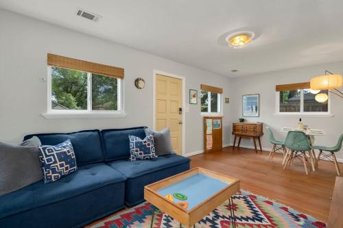 old town retreat w vintage flair near csu bikes