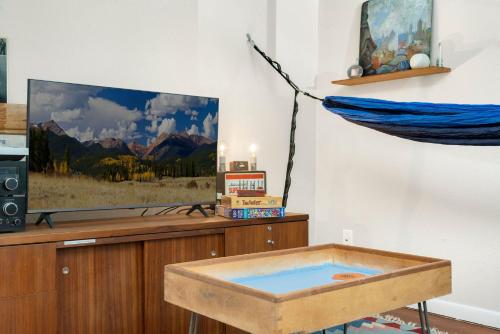old town retreat w vintage flair near csu bikes