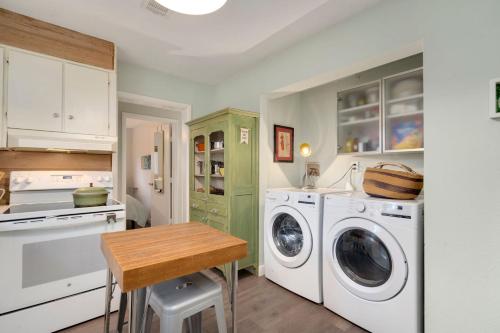 old town retreat w vintage flair near csu bikes