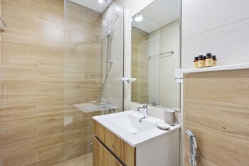 silkhaus oasis towers masdar city