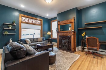 Harris House,,2 star