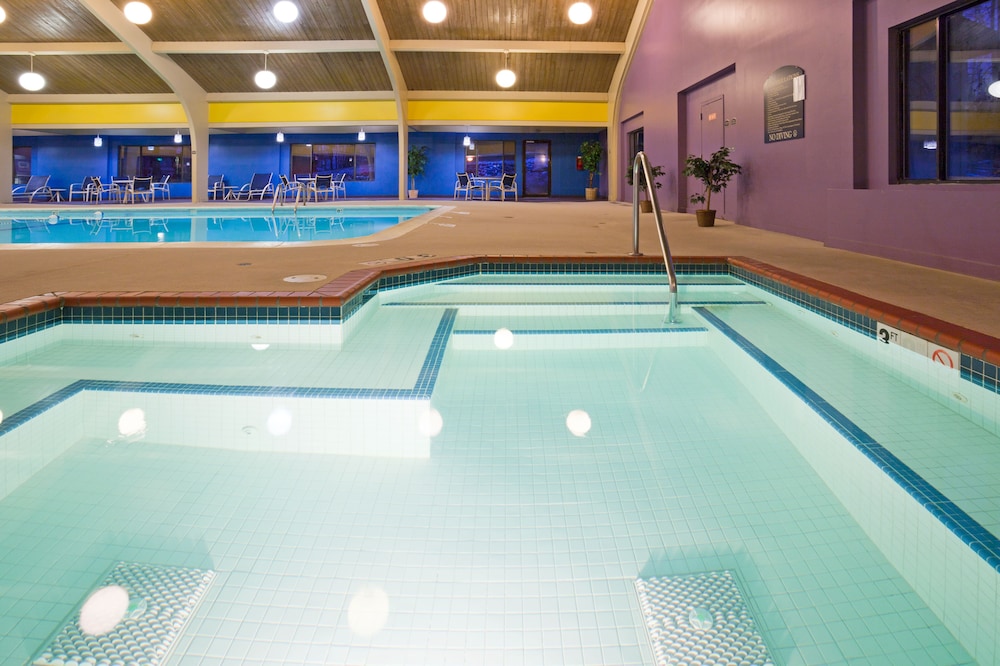 holiday inn marquette by ihg