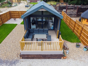 Woods Meadow Glamping,,4 star