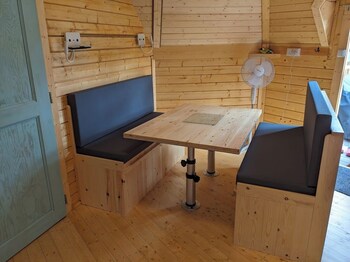 Woods Meadow Glamping,,4 star